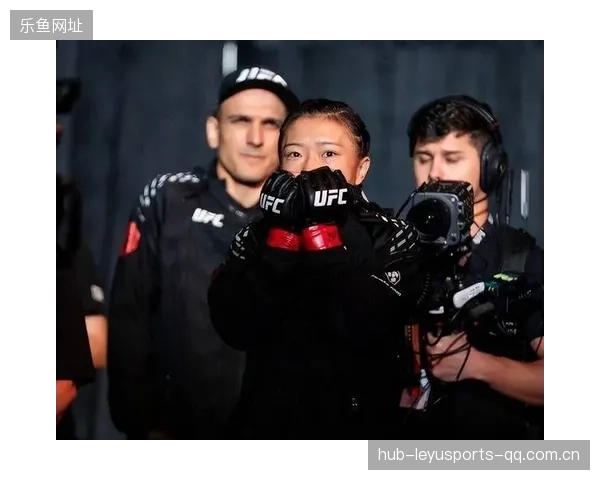 UFC震撼表演：一击震碎木板的极限力量